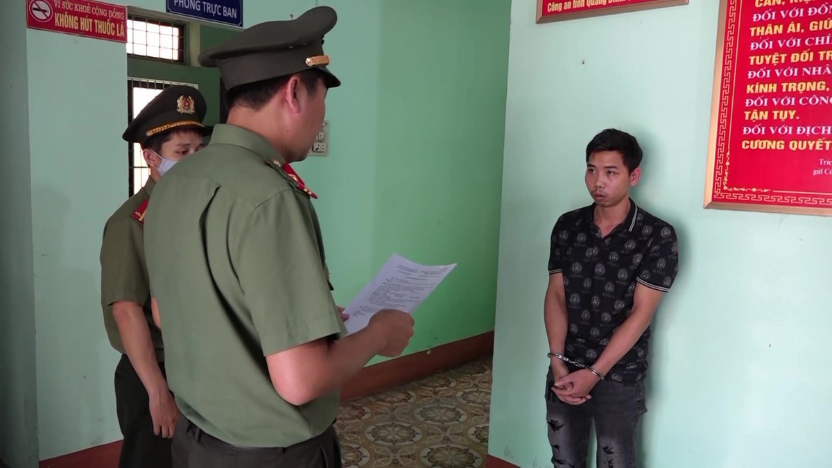  Nhận 25 triệu đồng để đưa người Trung Quốc nhập cảnh trái phép: 9 đối tượng người Trung Quốc, thông qua một số người Việt Nam, đã nhập cảnh trái phép tại khu vực biên giới phía Bắc, sau đó di chuyển về Hà Nội. Từ đây, tiếp tục được Nguyễn Thành Lâm (SN 1995, trú TP. Hà Nội) đưa vào Quảng Trị để sang Lào. Quá trình đi từ Hà Nội vào Quảng Bình, Nguyễn Thành Lâm được trả công 25 triệu đồng. Ngày 14/4, Lâm bị Công an tỉnh Quảng Bình bắt tạm giam.