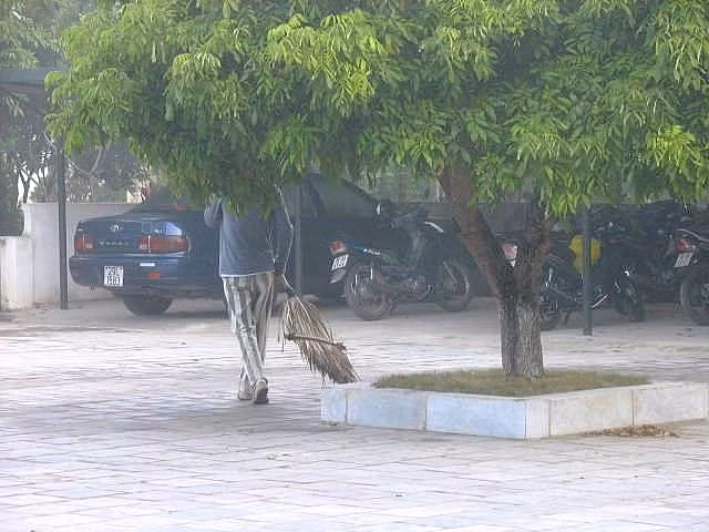 Nam pham nhan xuc dong khi lan dau biet doc biet viet