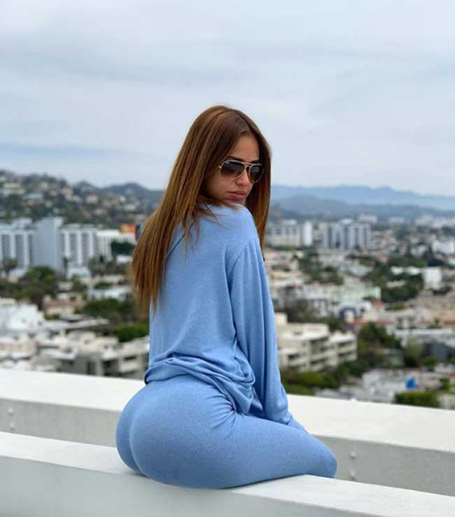 “MC thời tiết hot nhất hành tinh” mê diện quần tập ra đường - Hình 11 “MC thoi tiet hot nhat hanh tinh” me dien quan tap ra duong-Hinh-11