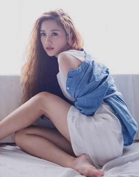 Cách đây chưa lâu, khi trở về Việt Nam, Jun Vũ đã đảm nhận một vai diễn trong bộ phim có sự tham gia của hot boy B Trần. Bộ phim được giới trẻ Việt đón nhận nồng nhiệt và số đông đều tỏ ra thích thú trước hình ảnh quá xinh đẹp của cô nàng hot girl gốc Việt này.