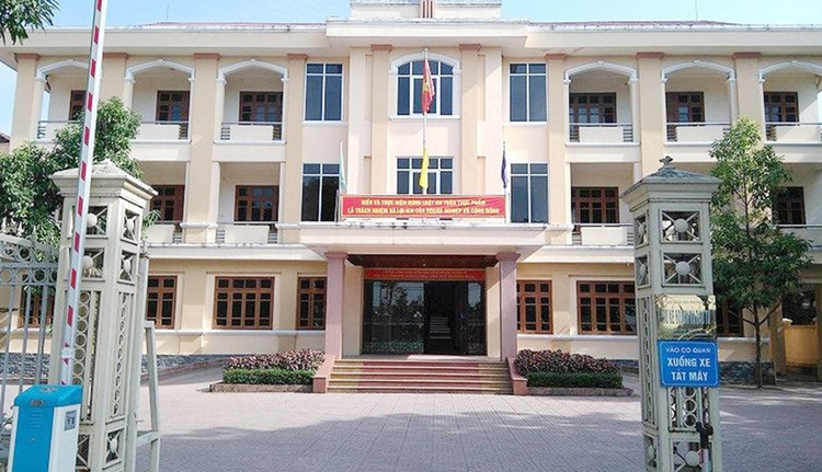 Bước đầu các đối tượng khai nhận, từ năm 2017 đến khi bị bắt, các bị can Bình, Hiền, Lưu Tâm đã móc nối với Nguyễn Thạc Hùng - Giám đốc Công ty TNHH xây dựng, thương mại, tổng hợp Phước An để tiếp nhận hơn 3.000 bộ hồ sơ làm thủ tục đăng ký kinh doanh cho doanh nghiệp với số tiền hơn 7 tỷ đồng.