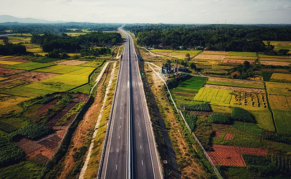 VEC muon 7 tuyen duong dan sinh lam cao toc Da Nang - Quang Ngai 