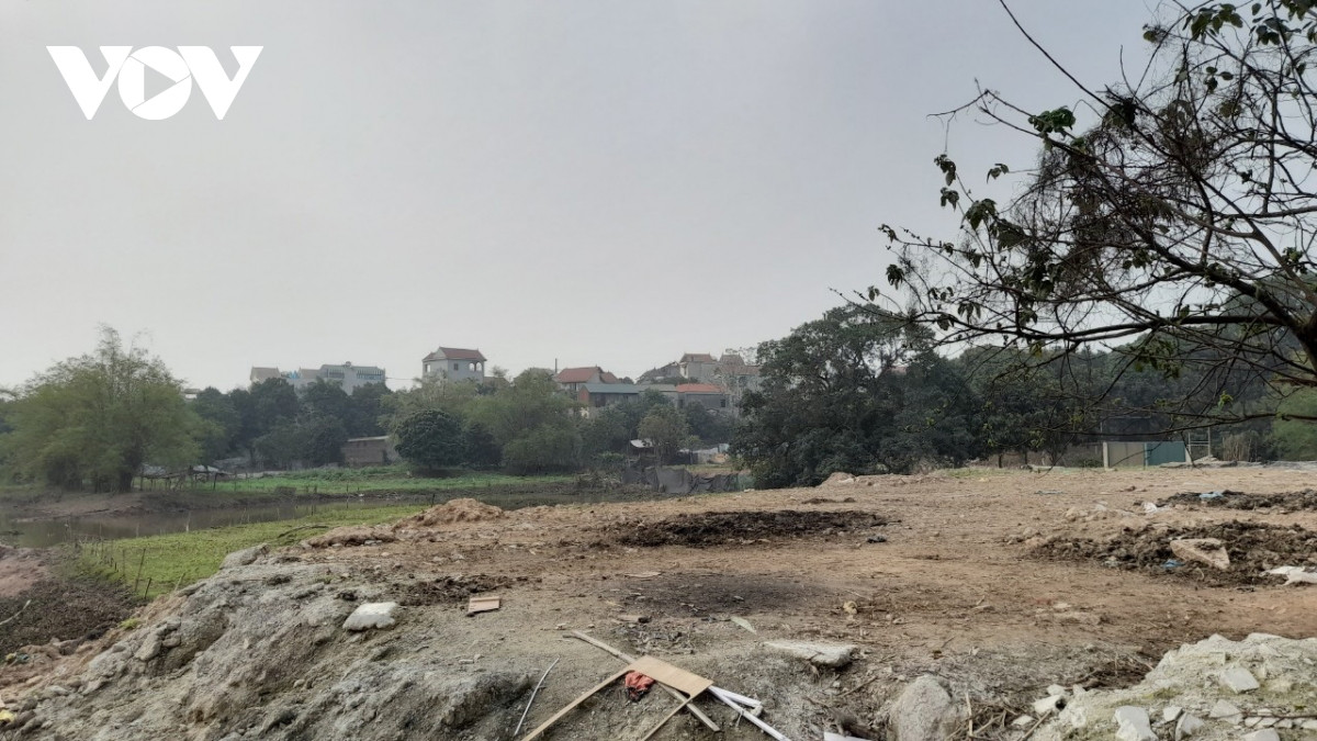 Theo ông Vũ Tiến Bắc, Phó Chủ tịch UBND phường Thượng Cát, khu vực nhà xưởng còn gọi là khu lâm sản hiện nay không thu được vào ngân sách vì là đất công ích, có nhiều bất cập. UBND phường Thượng Cát đã nhiều lần có kiến nghị, xin cơ chế cấp trên, tuy nhiên đến nay chưa có hướng giải quyết. Do đó, hơn 11 ha đất tại đây đang bị lãng phí./.