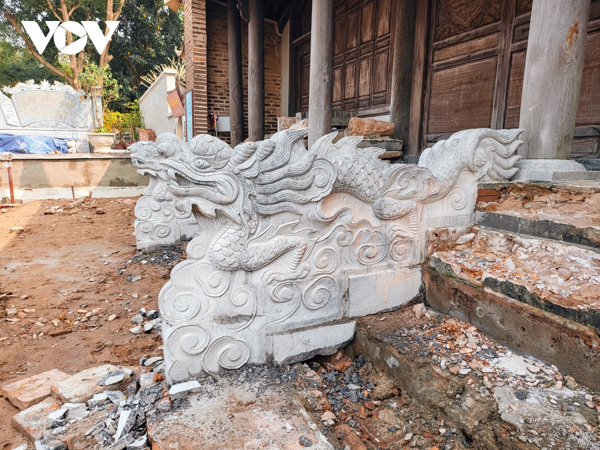 Không chỉ riêng việc chặt hạ cây đa, người dân còn đang quan tâm đến các hạng mục được tu sửa lần này.