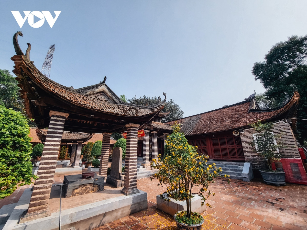 Thực tế, Ban Khánh tiết đình Chèm đã nhiều lần có công văn đề nghị các cấp chính quyền cho phép chặt hạ cây đa. Lãnh đạo UBND phường Thụy Phương đã ghi nhận, và hứa sẽ trao đổi với các cơ quan có thẩm quyền để giải quyết nhưng vẫn đề nghị giữ nguyên trạng cây đa trước nghi môn để chờ ý kiến.