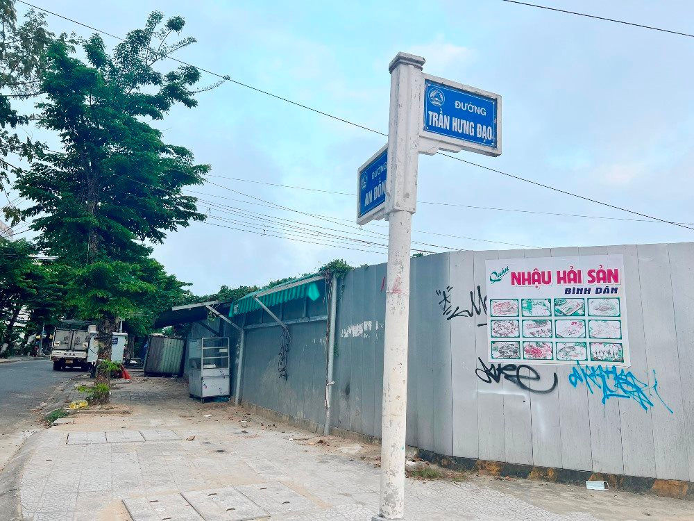 Khu đất “vàng” 4 mặt tiền Trần Hưng Đạo - An Đồn - Ngô Quyền hiện do Công ty CP Đầu tư Century Bay làm chủ đầu tư. (Ảnh: Báo TN&amp;MT).