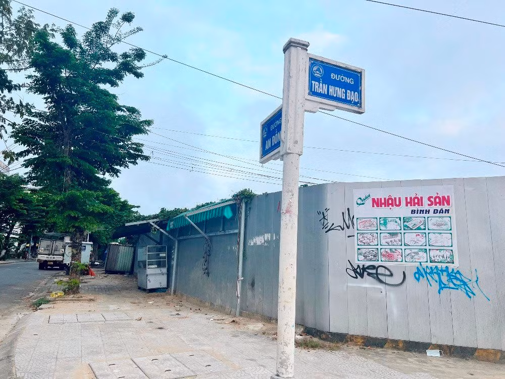 Khu đất “vàng” 4 mặt tiền Trần Hưng Đạo - An Đồn - Ngô Quyền hiện do Công ty CP Đầu tư Century Bay làm chủ đầu tư. (Ảnh: Báo TN&amp;MT).