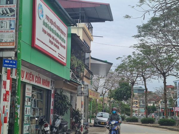 Nha “ky di”, bai xe, tap ket vat lieu xay dung trai phep o Hoang Mai: Phuong, Quan noi gi?-Hinh-4