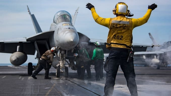 Gói nâng cấp SLM dựa trên phiên bản Advanced Hornet mà Boeing đã giới thiệu trước đây nhưng chưa tìm được khách hàng phù hợp. Cụ thể, Super Hornet SLM sẽ được trang bị radar quét mạng pha điện tử chủ động (AESA) AN/APG-79.