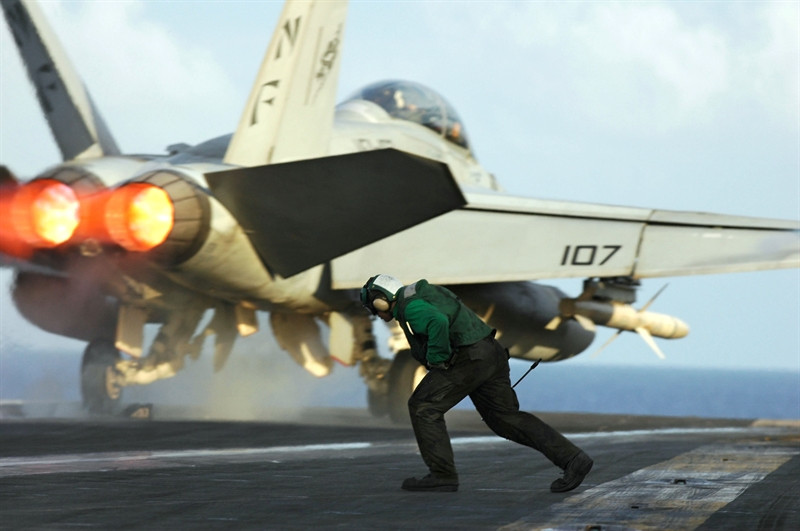 Gói Super Hornet SLM giúp nâng cao hiệu suất chiến đấu của Super Hornet lên một tầm cao mới. Máy bay được tối ưu hóa cho các nhiệm vụ chiến đấu không đối không, đối hải và tấn công mặt đất.