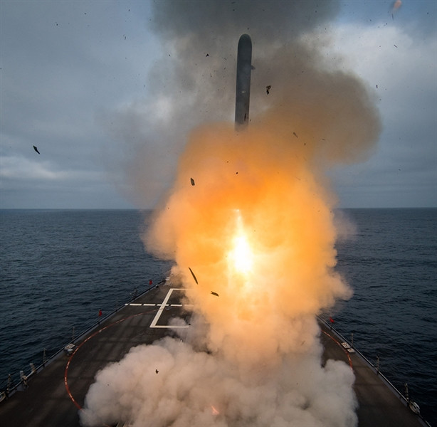 Đầu tự dẫn thụ động và bộ xử lý cho phép nhận các tín hiệu từ các mục tiêu trong tình huống điện từ phức tạp. Theo ông Chris Sprinkle – quản lý chương trình phát triển Tomahawk của Raytheon, lợi thế của hệ thống thông tin loại này cho phép tăng cường khả năng theo dõi và tiêu diệt mục tiêu di chuyển cả trên mặt đất và trên mặt nước.