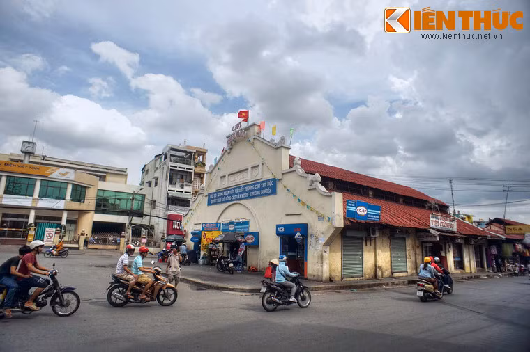 Ngày nay, dù Trung tâm thương mại Thủ Đức hiện đại đã được xây dựng kế bên, chợ Thủ Đức vẫn giữ một vai trò quan trọng trong đời sống của người dân khu vực.