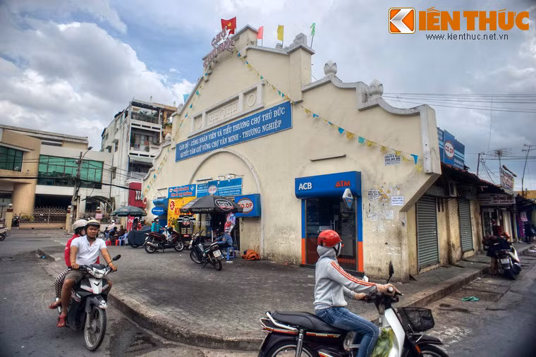 Sau gần 2 thế kỷ tồn tại, chợ đã được trùng tu, nhưng vẫn lưu giữ được những nét kiến trúc cổ kính.