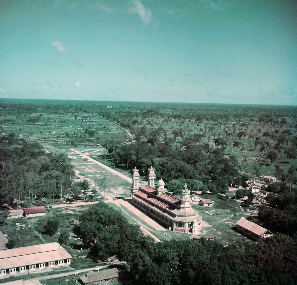 Mặt sau Tòa thánh Tây Ninh nhìn từ máy bay.