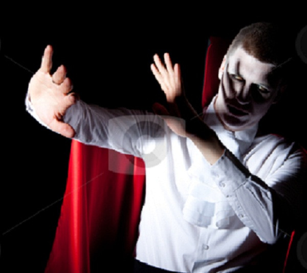 Ma cà rồng đã xuất hiện trong văn hóa dân gian phương Tây từ hàng ngàn năm nay, mặc dù phiên bản nổi tiếng nhất xuất hiện ở Đông Âu từ thế kỷ 18. Sinh vật tồn tại bằng máu người là một trong những hình tượng được ưa chuộng nhất trong ngày Halloween.