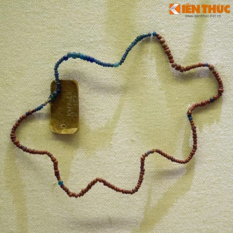 Một số hình ảnh khác về các món đồ trang sức của văn hóa Sa Huỳnh.