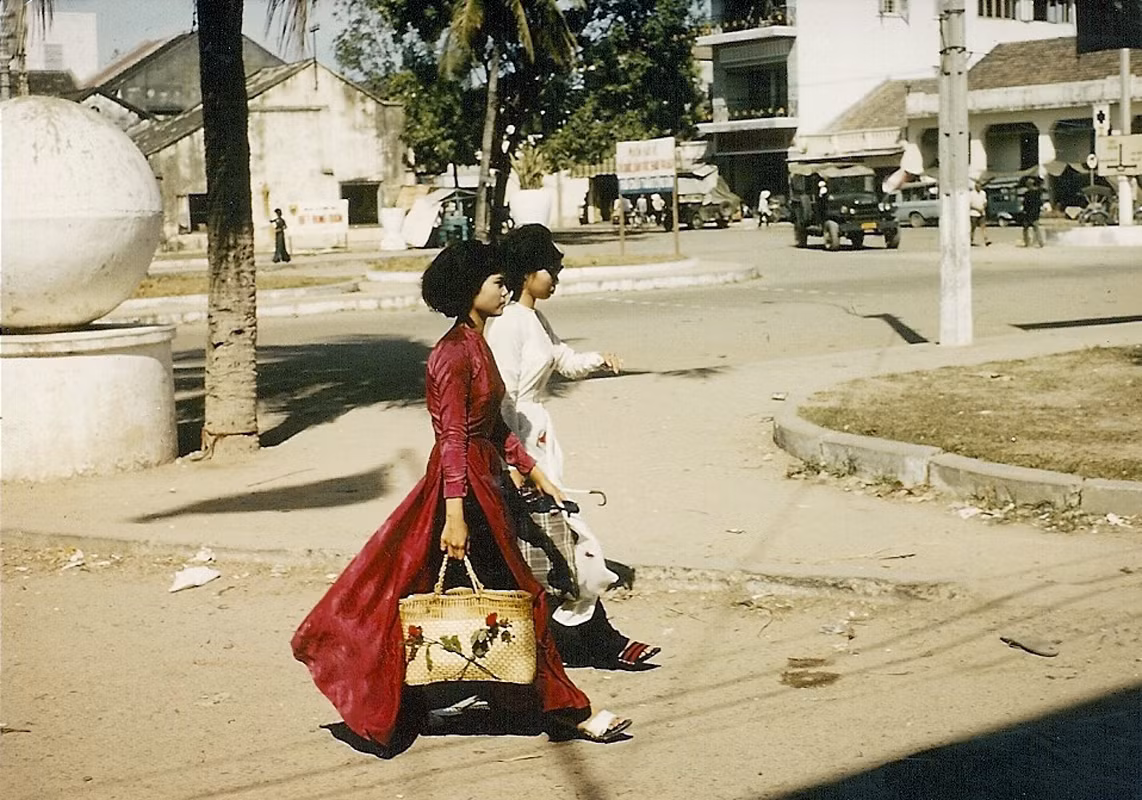 Người đẹp áo dài Nha Trang.