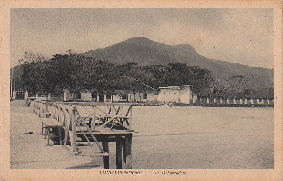 Khung cảnh nhìn từ cầu tàu Côn Đảo thời thuộc địa.