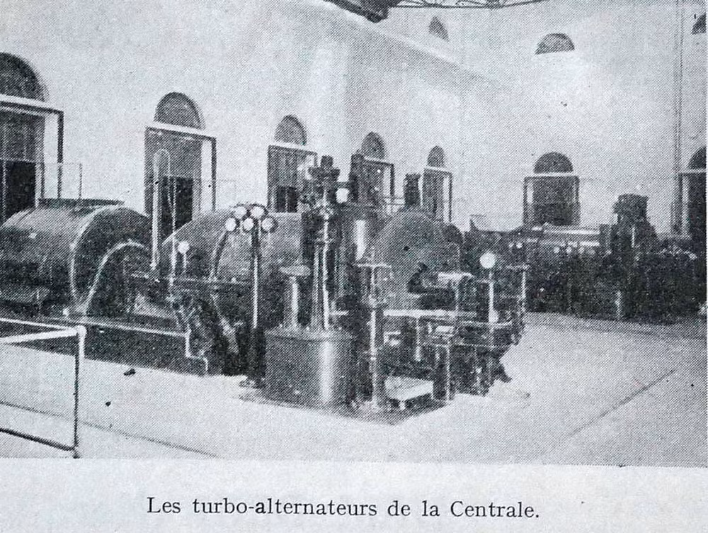 Tổ hợp máy phát điện trung tâm ở nhà máy.