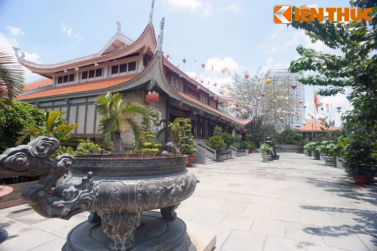 Đây cũng là ngôi chùa thu hút lượng du khách tham quan, chiêm bái hàng đầu của TP HCM hiện tại.