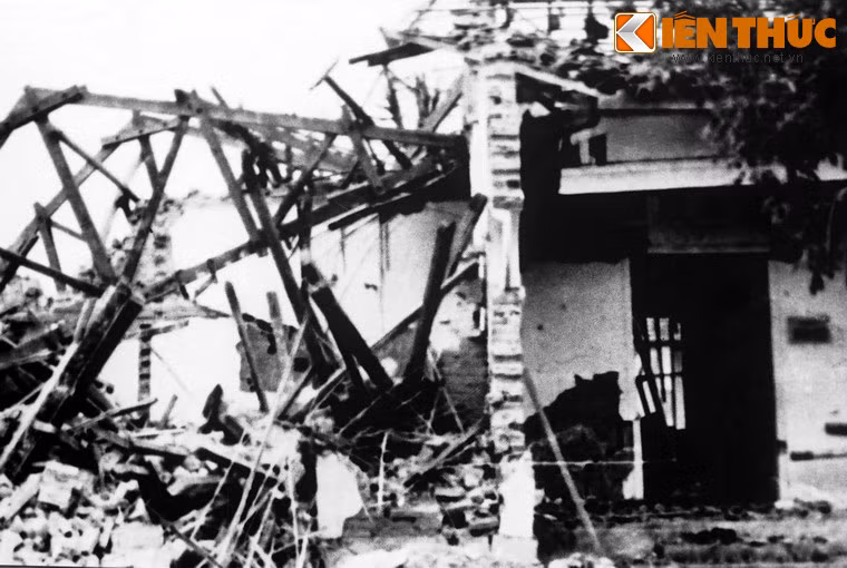 Ngày 27/12/1972, Bệnh viện Bắc Giang bị không quân Mỹ ném bom phá hủy. Loạt ảnh về thời kháng chiến chống Mỹ chụp lại tại triển lãm "Bắc Giang, ngày ấy, bây giờ..." diễn ra tại Bảo tàng Chứng tích chiến tranh ở TP HCM tháng 9 vừa qua.