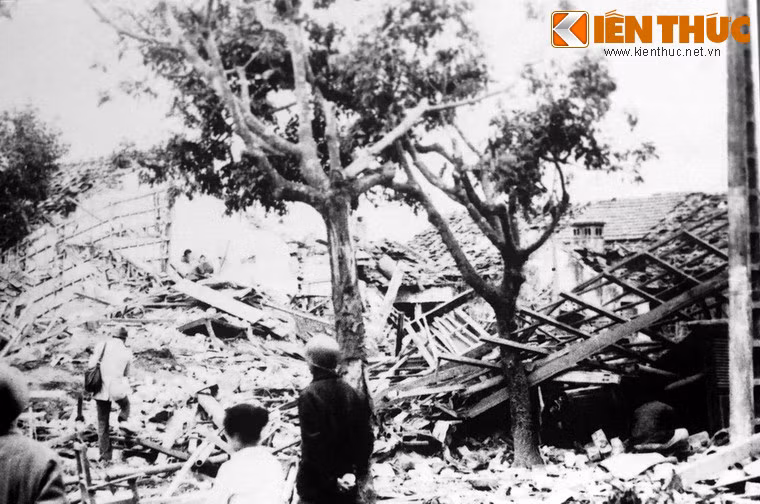 Một góc phố thị xã Bắc Giang bị trúng bom Mỹ ngày 22/12/1972.