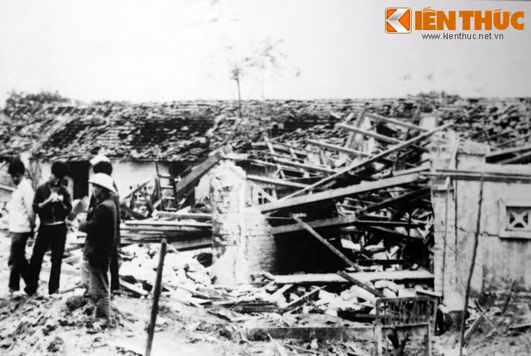 Một góc chợ Thương, thị xã Bắc Giang bị tàn phá ngày 22/12/1972.