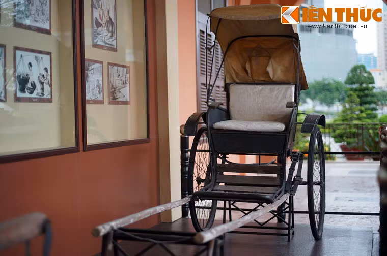 Theo các nhà nghiên cứu lịch sử, xe kéo tay xuất hiện lần đầu ở Nhật Bản vào khoảng năm 1868, vào đầu thời Cải cách Minh Trị. Chỉ khoảng hơn một thập niên sau đó, loại xe này nhanh chóng xuất hiện tại nhiều thành phố lớn ở Ấn Độ và Đông Nam Á.