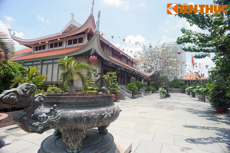 Giới kiến trúc đánh giá, chùa Vĩnh Nghiêm là một trong số công trình tiêu biểu cho kiến trúc Phật giáo Việt Nam ở thế kỷ 20. Đây cũng là ngôi chùa thu hút lượng du khách tham quan, chiêm bái hàng đầu của TP HCM hiện tại.