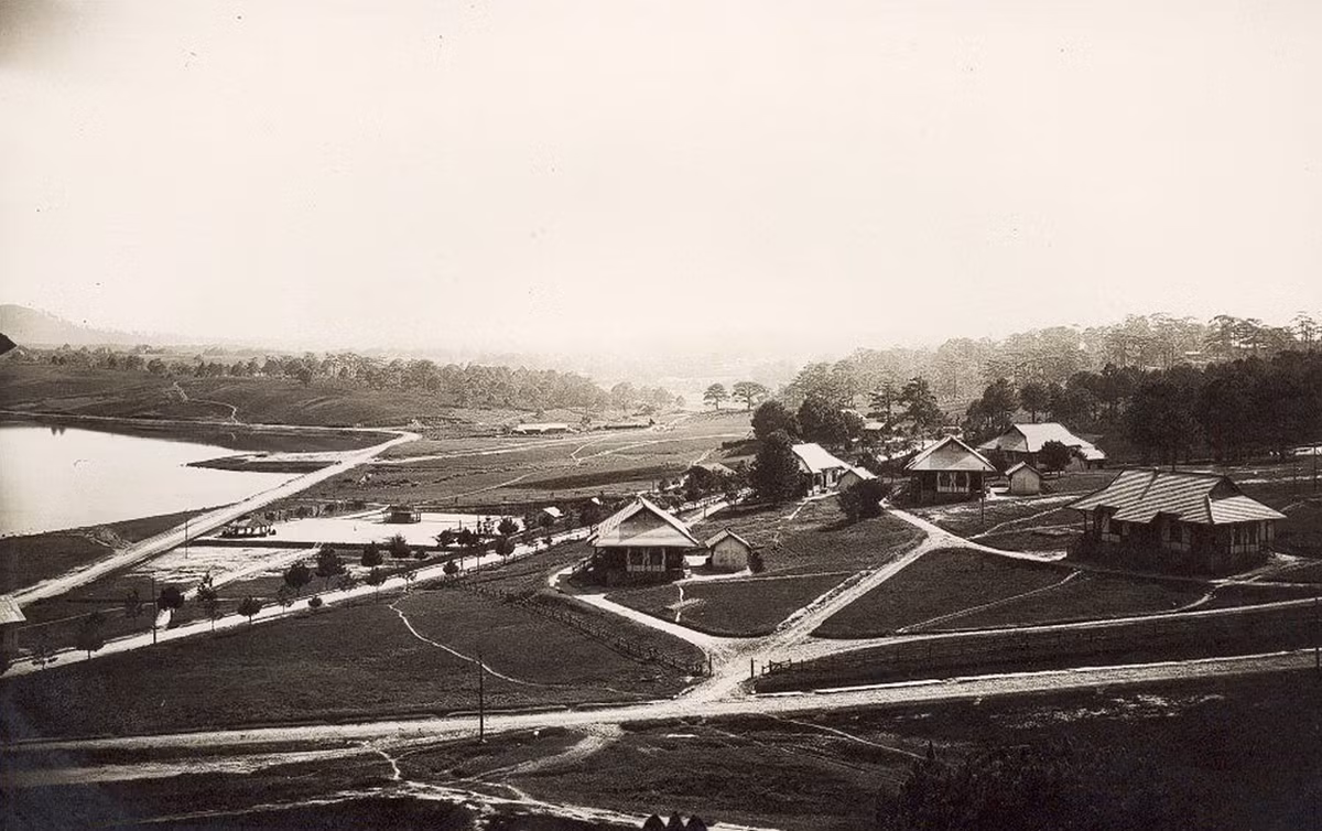 Khung cảnh nhìn từ khách sạn Langbiang (khách sạn Dalat Palace ngày nay).