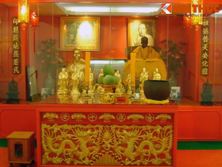 Trong nhà thờ Tổ của chùa có lưu giữ nhục thân của Hòa thượng Thích Phổ Sái (Rueng Mathura Sakul) một trong những vị trụ trì chùa Khánh Vân, viên tịch năm 1958.