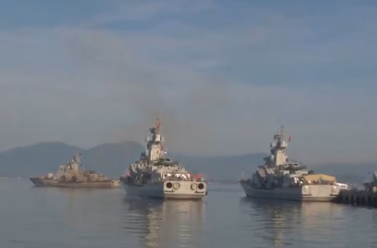 Các tàu tên lửa Molniya có khả năng triển khai đến 16 tên lửa hành trình chống hạm Uran-E. Mà cũng phải nhớ rằng, một quả Uran-E được đánh giá là đủ sức vô hiệu hóa hoàn toàn một chiến hạm cỡ 5.000 tấn. Nguồn ảnh: Kênh QPVN