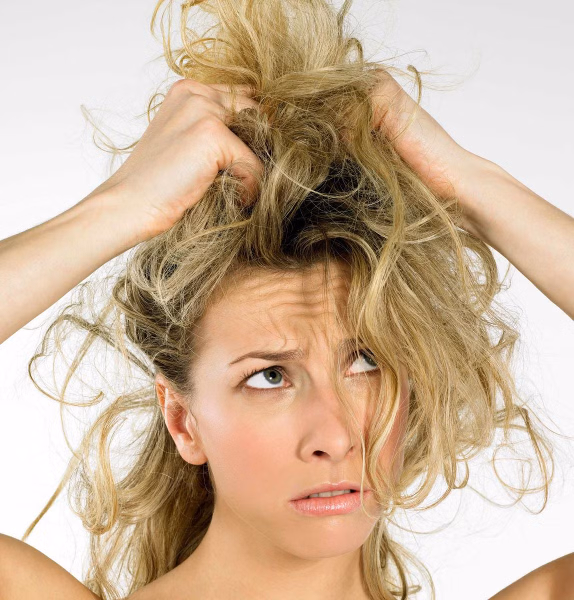 Trung bình mỗi người có hơn 100.000 sợi tóc mọc trên đầu. Mỗi sợi tóc có độ dày từ 0,02 - 0,04mm, tức là khoảng 25-50 sợi tóc xếp cạnh nhau sẽ được 1mm. Những khám phá độc đáo về mái tóc con người còn rất nhiều. (Nguồn Rungtoc)