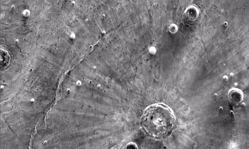 Dau vet la tren sao Hoa lai khien nha khoa hoc to mo