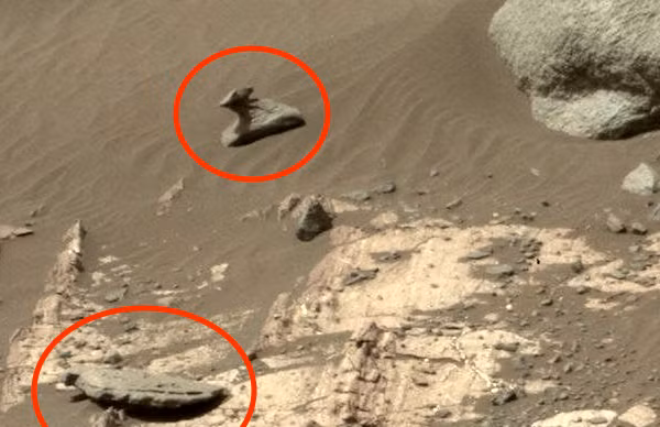 Vật thể có hình dáng như một con thiên nga được phát hiện trơ trọi trên bề mặt Hỏa tinh. Nguồn ảnh: ufosightingsdaily. 