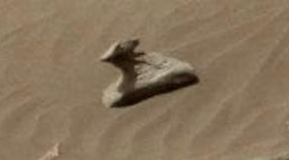  Vật thể lạ này do một nhà săn lùn UFO người Pháp, ông Christian Mace phát hiện vào đầu tháng 2/2017 ngay trên bề mặt sao Hỏa. Nguồn ảnh: ufosightingsdaily. 