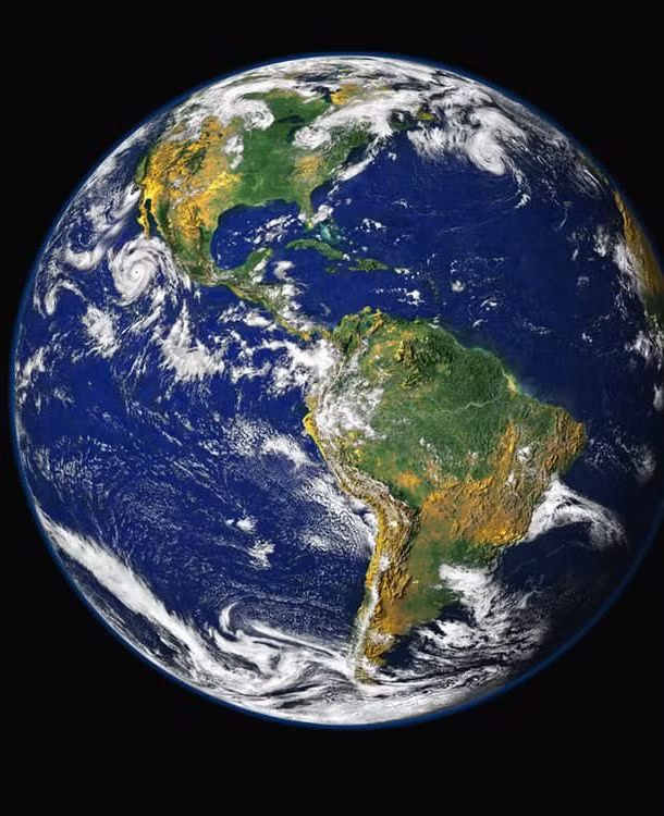  Tên Trái Đất có ý nghĩa gì? Chúng ta biết rằng từ "Trái đất", từ tiếng Anh là Earth, và tiếng Đức dịch ra có nghĩa là "Đất". Hành tinh của chúng ta thật tuyệt đẹp, hầu như được phủ đầy nước, nhưng lại được đặt tên theo đất. Nguồn ảnh: List25.