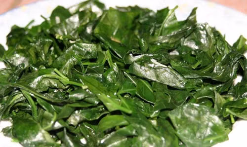 Rau sắng khá giàu dinh dưỡng, có hàm lượng protein và acid amin cao hơn một số loại rau khác. Ngoài ra, cây rau sắng còn chứa nhiều vitamin C, caroten,...(Nguồn Amthuc365)