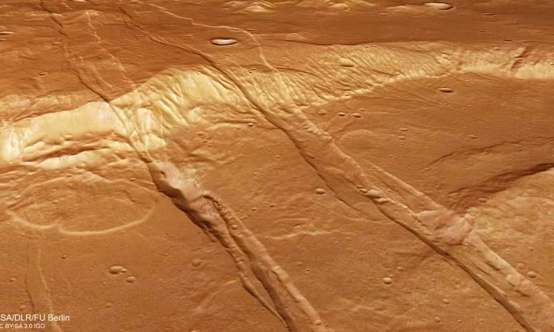 Ky la nhung vet lan dia chat hinh lua tren sao Hoa