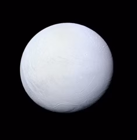 Bức ảnh hoàn hảo nhất của mặt trăng vệ tinh Enceladus được Cassini chụp lại, diện mạo như một quả cầu tuyết. Nguồn ảnh: NASA.