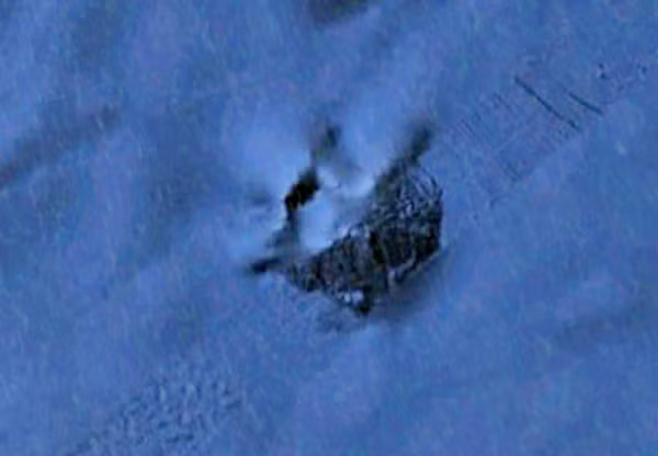 Theo phát hiện, ngay tại khu vực xác định bất ngờ xuất hiện một khối vật thể cô lập, nhô ra ngoài khơi biển Canada. Nguồn ảnh: ufosightingsdaily.