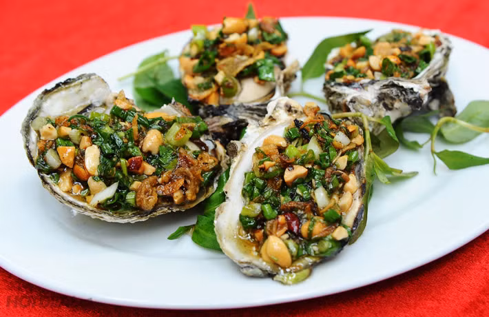 Hàu sữa có thể chế biến thành nhiều món ngon khác nhau và cũng có thể ăn sống. Tuy nhiên, nên hạn chế ăn sống vì chúng có thể mang trong mình những ký sinh trùng gây bệnh. (Nguồn Iunauan)