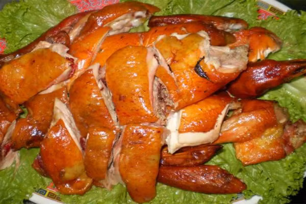 Cà sáy ở Tiên Yên (Quảng Ninh) nổi tiếng và ngon hơn các địa phương khác. Giống vịt lai ngan được người dân Tiên Yên thuần chủng và nuôi tại đây từ lâu đời. (Nguồn Vgcr)