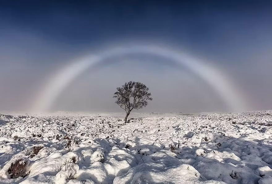 Giai ma hien tuong cau vong trang cuc hiem gap