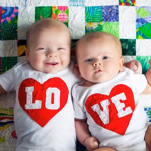 Nhiều nghiên cứu cũng cho thấy rằng những em bé sinh non nhiều khả năng là những em bé thuận tay trái. Bên cạnh đó, gần 17% các cặp song sinh đều thuận tay trái. (Nguồn Contentful)