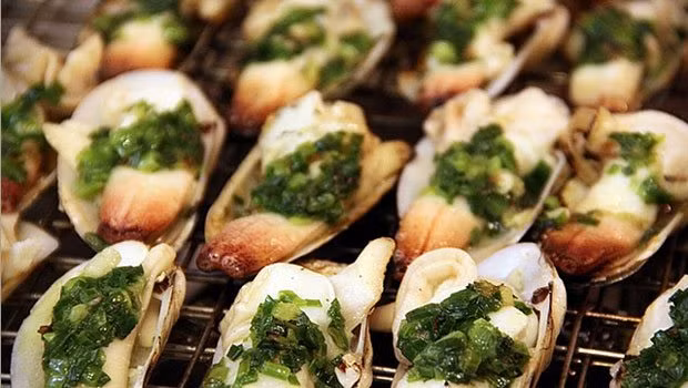 Trước đây, tu hài chỉ có trong môi trường tự nhiên nhưng hiện nay đã được nghiên cứu sản xuất giống và nuôi thương phẩm thành công. (Nguồn Nhahanghuongsen)