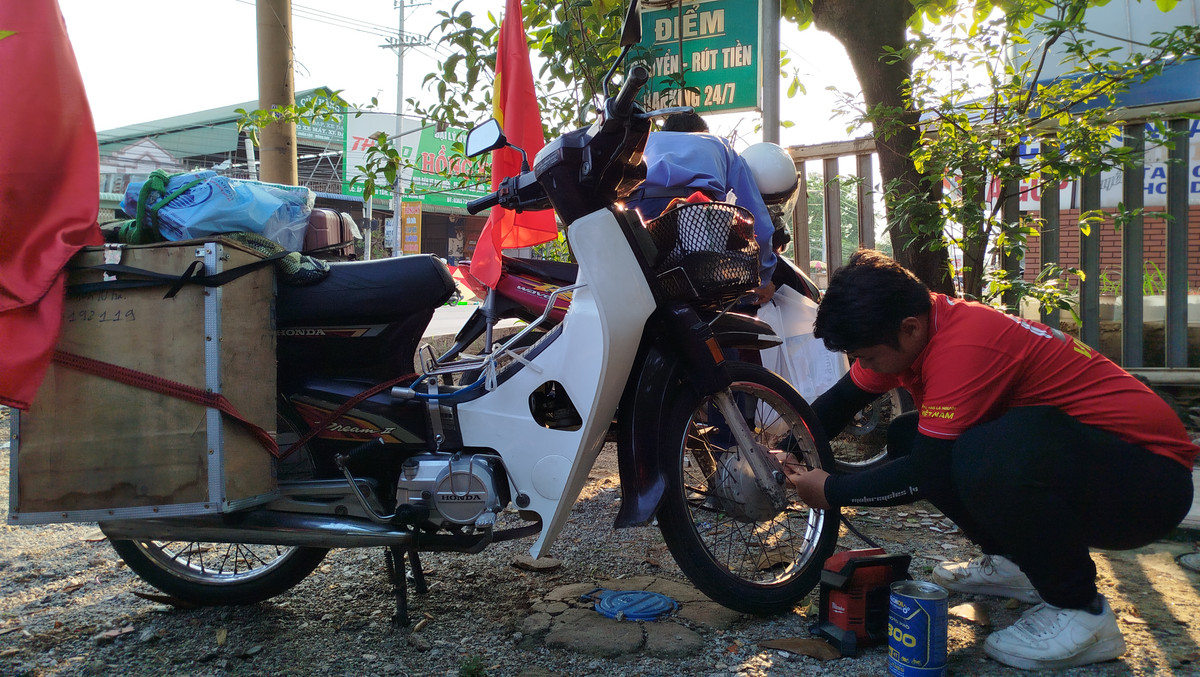 Những ngày qua, khi ông Thanh bắt đầu cuộc hành trình đã nhận được sự quan tâm đặc biệt từ đồng đội, gia đình và đông đảo nhân dân trên cả nước. Những cung đường người cựu chiến binh già đi qua đã nhận được sự quan tâm, hỗ trợ đặc biệt đồng bào hai bên đường. Cảm phục trước tinh thần của người cựu chiến binh già, anh Nguyễn Công Hậu cùng nhóm bạn đã chạy xe theo ông từ Khánh Hòa, sẵn sàng sửa chữa xe khi có hỏng hóc.