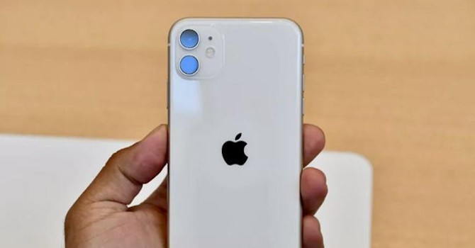 Bao lau nua iPhone 11 giam gia bang mot nua hien nay?