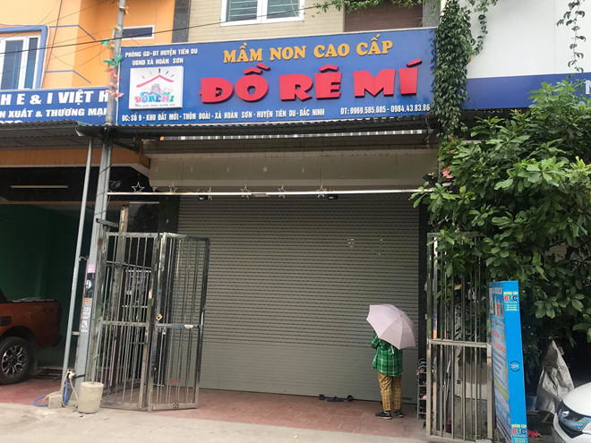 Be 3 tuoi bi bo quen 7 tieng tren xe truong Do Re Mi: Tai xe nhan loi va trach nhiem