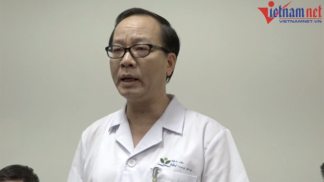 Be 3 tuoi bi bo quen tren xe truong Do Re Mi: Bac si tiet lo ly do be thoat chet-Hinh-2